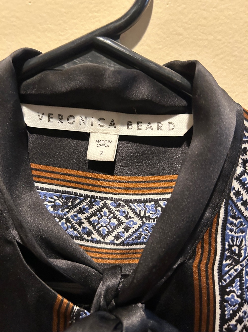 Veronica Beard silk stunning button down shirt - Picture 3 of 6